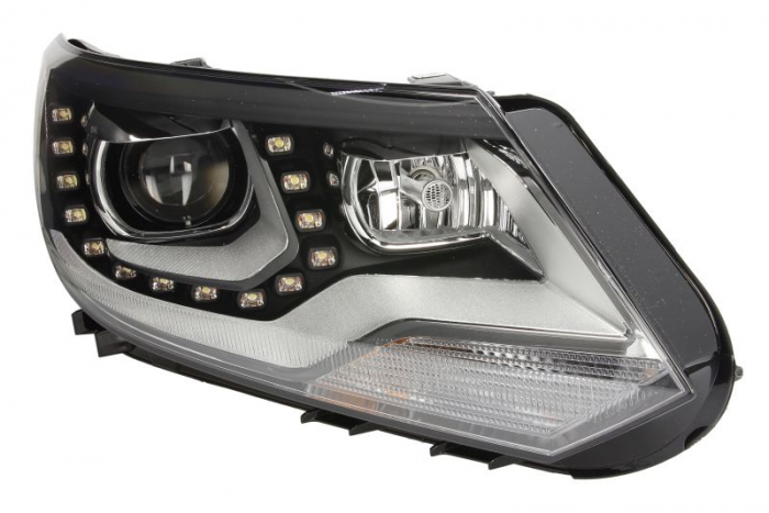 Far dreapta (D3S H7 LED, reglaj electric cu motoras, cu reglarea adaptiva a luminii de drum, cu lumini de zi, fundal cromat) VW TIGUAN 2011-2016