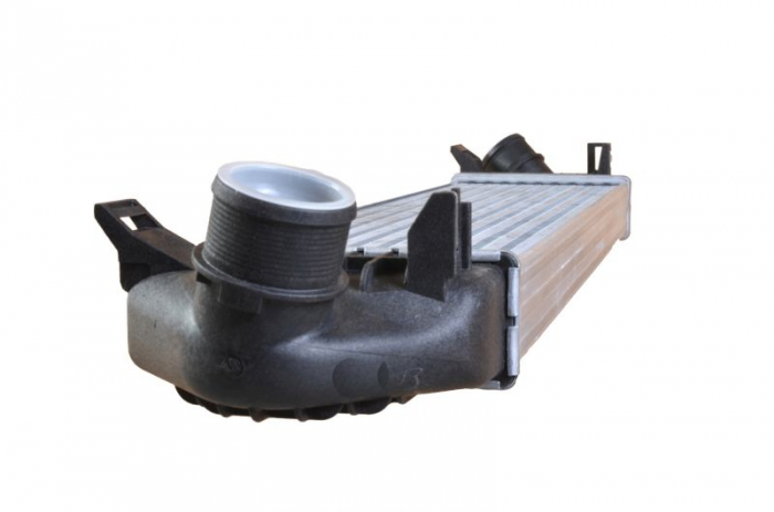 Intercooler potrivit VOLVO S80 II; FORD C-MAX, C-MAX II, FOCUS C-MAX, FOCUS II, FOCUS III, GALAXY II, GRAND C-MAX, KUGA I, KUGA II, MONDEO IV, S-MAX 1.6D-2.5 dupa 2003 [3]