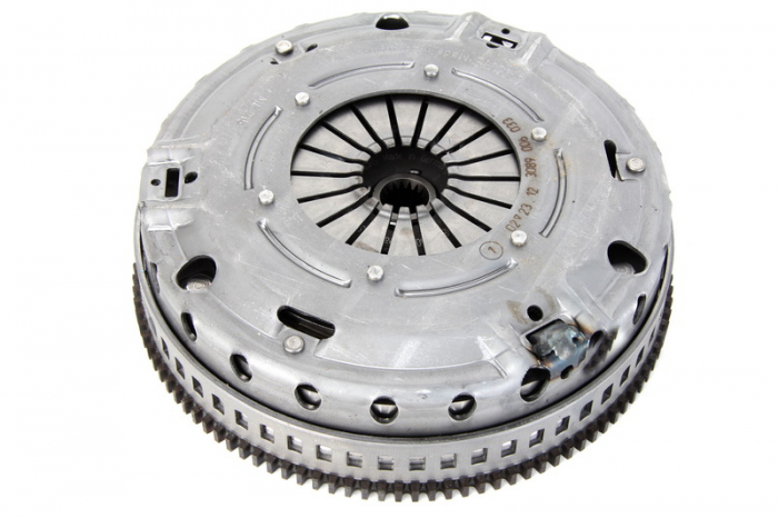 Kit ambreiaj cu volanta (215mm) potrivit SMART CABRIO, CITY-COUPE, CROSSBLADE 0.6 07.98-01.04