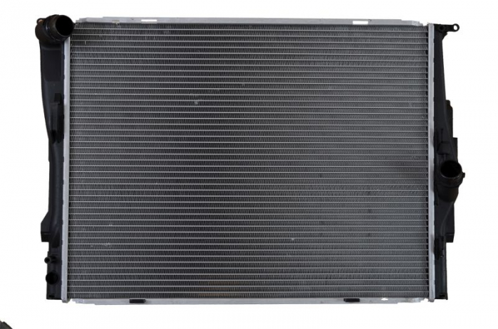 Radiator apa racire motor BMW Seria 1 (E81), 1 (E82), 1 (E87), 1 (E88), 3 (E90), 3 (E91), 3 (E92), 3 (E93), X1 (E84), Z4 (E89) 1.6-3.0 intre 2004-2015