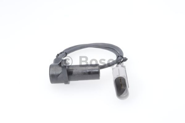 Senzor impulsuri arbore cotit potrivit AUDI A6, A8; VW TOUAREG 3.3D-4.2D 1994-2010 [2]