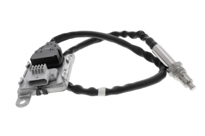 Senzor NOx potrivit FIAT TALENTO; NISSAN INTERSTAR, NAVARA NP300, NV300, NV400; OPEL MOVANO B, VIVARO B; RENAULT MASTER III, TRAFIC III 1.6D 2.3D 02.10-
