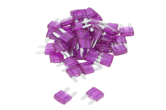 Siguranta mini plat (curent nominal: 3A) potrivit DS DS 4, DS 5; IVECO DAILY IV; VOLVO C30, C70 II, S40 II, S60 II, S80 II, V40, V50, V60 I, V70 III, V70 III/KOMBI 0.9-Electric 07.95- [1]