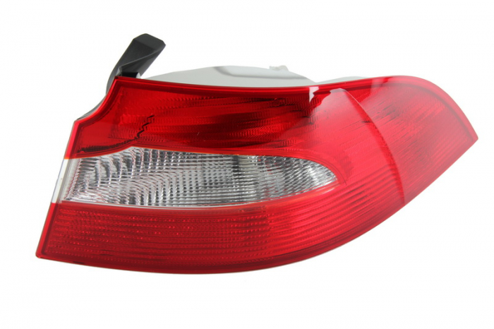 Stop tripla lampa spate dreapta ( exterior , Semnalizator alb, culoare sticla: rosu) SKODA SUPERB 2008-2013