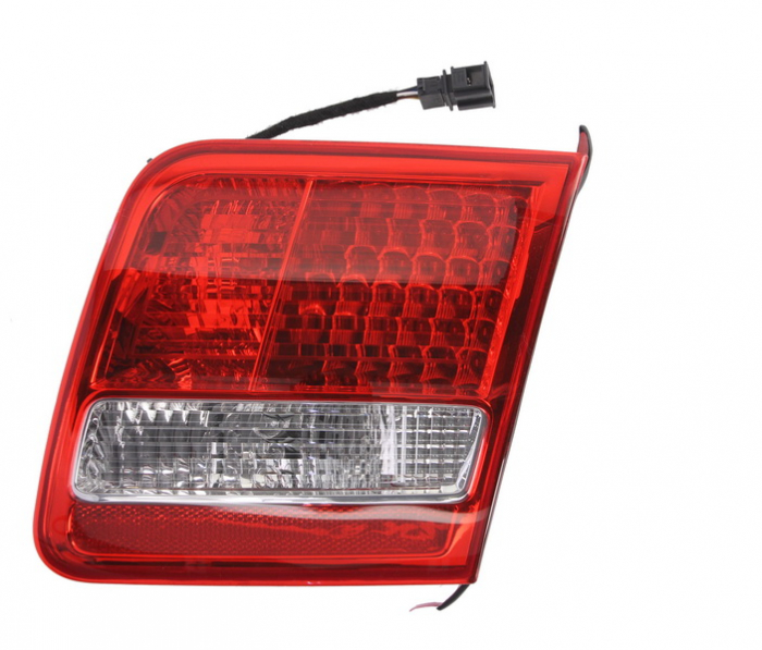 Stop tripla lampa spate dreapta (interior, LED, culoare sticla: rosu) AUDI A8 LIMUZINA 2002-2005