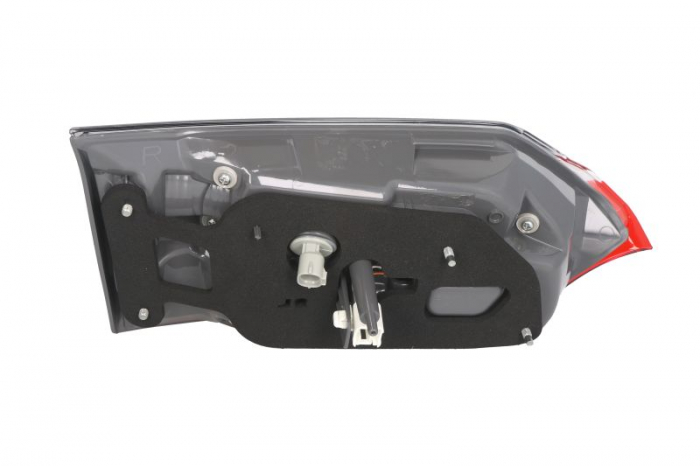 Stop tripla lampa spate dreapta (interior, LED) TOYOTA COROLLA LIMUZINA 2016-2018 [2]