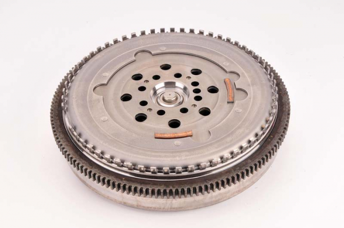 Volanta (240mm, cu placa de reglare a frecarii; cu rulment de ghidare; fara kit de suruburi) potrivit MERCEDES SPRINTER 2-T (B901, B902) 2.7D 04.00-05.06