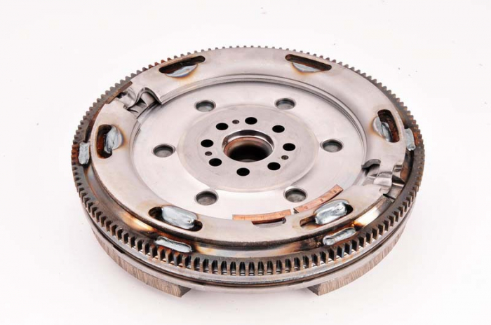 Volanta masa dubla (fara set suruburi; fara rulment presiune; cu disc ambreiaj) VW LT 28-35 II, LT 28-46 II 2.5D intre 1999-2006 [4]