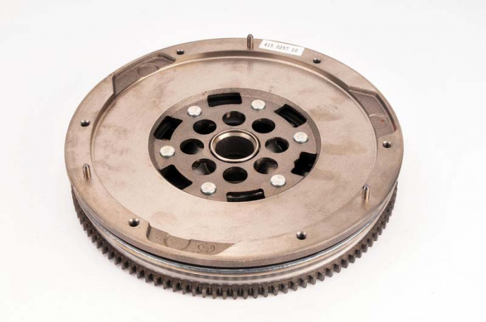 Volanta masa dubla (fara set suruburi; fara rulment presiune; fara placa ) SAAB 9-5 3.0D intre 2001-2009 [5]