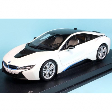 Miniatura BMW i8 Crystal White 1:18 Accesorii auto - Miniatura BMW i8 Crystal White 1:18