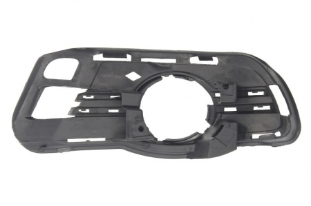 Acoperire bara fata Dreapta (cu loc de sipci, cu gauri pentru lampa de ceata, plastic, negru) potrivit MERCEDES C T-MODEL (S204), C (W204) 01.07-08.14 01.07-03.11 [1]