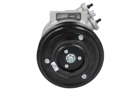 Compresor climatizare (fără dop de golire a uleiului) potrivit FIAT DOBLO, DOBLO CARGO, FIORINO, FIORINO/MINIVAN, GRANDE PUNTO, LINEA, PUNTO, PUNTO EVO, PUNTO EVO/HATCHBACK, PUNTO/HATCHBACK 1.3D-1.7D  [1]