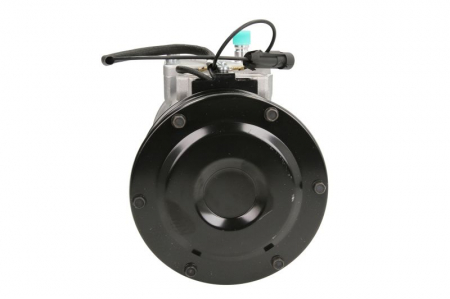Compresor climatizare (R134a) potrivit JOHN DEERE 105, 2000, 2005, 2010, 2010C, 2020, 2030, 2030OU, 2035, 2035EF, 2040, 2040F, 2040S, 2054, 2054M, 2056, 2058, 2200, 2210, 2240, 2250, 2250F, 2251 [1]