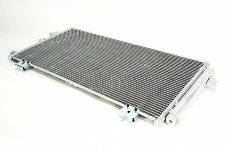 Piese Auto - Condensator climatizare potrivit (cu uscător) TOYOTA RAV 4 2.0 D-4D 4WD '01-116 km, 2.0 VVTi 00-4WD 150c.p., 1,8