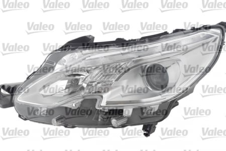 Piese Auto - Far dreapta (H7, reglaj electric, cu lumini de zi) PEUGEOT 2008 2013-2016