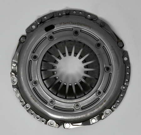 Placa presiune ambreiaj (240mm, versiune intarita) potrivit AUDI A4 B6, A4 B7, A6 ALLROAD C6, A6 C5, A6 C6, A8 D2, ALLROAD C5; SEAT EXEO, EXEO ST; SKODA SUPERB I; VW PASSAT B5.5, PHAETON 1.9D-3.2 02.0 [2]