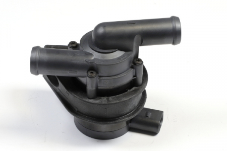 Pompa apa suplimentara (electrica) potrivit AUDI A4 B5, A4 B6, A6 C4, A6 C5, A6 C6, R8, R8 SPYDER; SKODA SUPERB I; VW PASSAT B5, PASSAT B5.5 1.9D-5.0 01.95-07.15 [1]