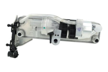 Condensatoare - Radiator AC (uscator) potrivit BMW 1 (F20), 1 (F21), 2 (F22, F87), 2 (F23), 3 (F30, F80), 3 (F31), 3 GRAN TURISMO (F34), 4 (F32, F82), 4 (F33, F83), 4 GRAN COUPE (F36) 2.0/2.0H/3.0 dupa 2015