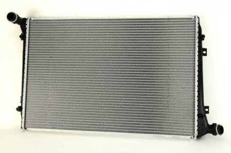 Radiator apa - Radiator motor potrivit AUDI A3; SEAT ALTEA, ALTEA XL, LEON, TOLEDO III; SKODA OCTAVIA II, SUPERB II; VW CADDY III 1.9D/2.0D 2003-2013 (automat/manual, cu primele elemente potrivite)