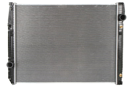 Radiator apa - Radiator motor potrivit MERCEDES ACTROS, ACTROS MP2 / MP3, ACTROS MP4 / MP5, ZETROS 471.943-OM926.947 dupa 1996 (fara carcasa, cu un racitor de ulei, versiunea BEHR, inaltime: 1015mm)