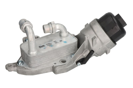 Radiator ulei - Radiator ulei ) potrivit ALFA ROMEO MITO; FIAT BRAVO, BRAVO II, DOBLO, DOBLO CARGO, GRANDE PUNTO, LINEA, PUNTO EVO; LANCIA DELTA III 1.6D dupa 2007 (cu carcasa filtru ulei, (cu termostat)