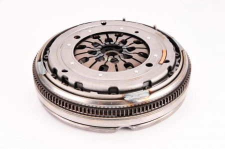 Set ambreiaj cu volanta masa dubla VW TRANSPORTER IV 2.4D/2.5D intre 1990-2003 Set ambreiaj - Set ambreiaj cu volanta masa dubla VW TRANSPORTER IV 2.4D/2.5D intre 1990-2003
