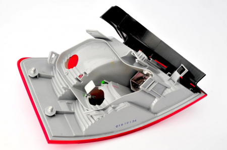 Stop tripla lampa spate dreapta ( exterior , Semnalizator alb, culoare sticla: rosu) AUDI A4 COMBI 2004-2008 [2]