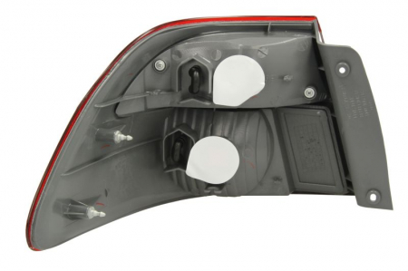 Stop tripla lampa spate dreapta ( exterior , Semnalizator alb, culoare sticla: rosu) MAZDA 626 LIMUZINA 2001-2002 [1]