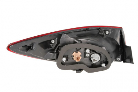 Stop tripla lampa spate dreapta ( exterior , Semnalizator rosu, culoare sticla: rosu, reflector) MAZDA 3 LIMUZINA 2013-2017 [1]