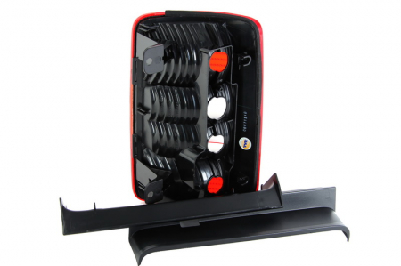 Stop tripla lampa spate stanga (Semnalizator alb, culoare sticla: rosu) VW CADDY CAROSERIE/COMBI 2004-2010 [1]