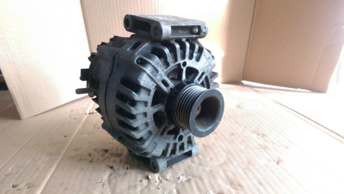 Alternator Mercedes E-Class W212, motor 2.2cdi, 180A, cod A0009067900, FG18S077, an 2009-2016, cu defect la carcasa conform poze [3]