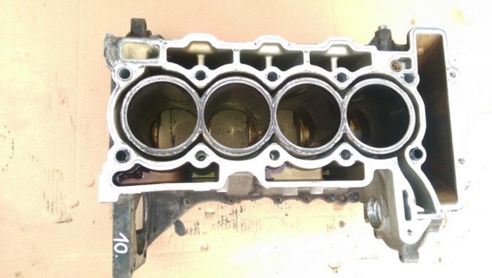 Bloc motor pentru Citroen C4 , motorizare 1.6 benzina, cod V758456680 [3]