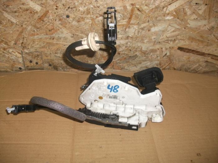 Broasca , incuietoare usa fata stanga VW Golf 6 an 2008-2013 , cod  5K1837015B  - masina volan stanga [3]