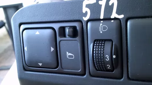 Butoane pentru Nissan Note E11, cod 684859U100 [1]