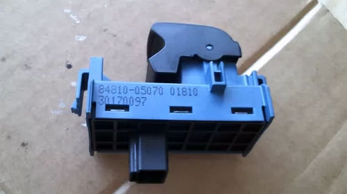 Butoane pentru Toyota Avensis T270, cod 84810-05070 [2]
