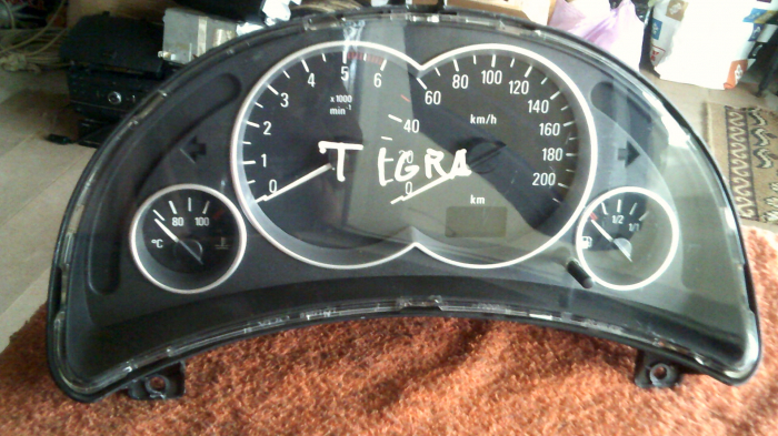 Ceas bord Opel Tigra , OPEL CORSA C , MOTOR 1.3cdti, 13173361 - masina volan stanga KM [1]