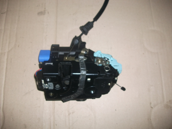 Incuietoare usa dreapta fata pentru Volkswagen Phaeton , GOLF 5 ,  SKODA OCTAVIA 2  cod 3D2837016 [2]