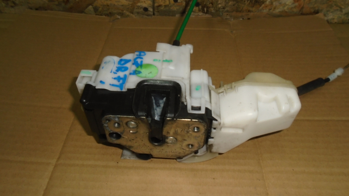 Incuietoare usa fata dreapta pentru alfa Romeo 159 , cod 50502157 [2]