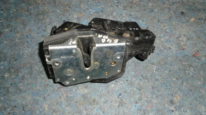 Incuietoare usa fata dreapta pentru bmw SERIA 3 E46, cod 7011242 [2]