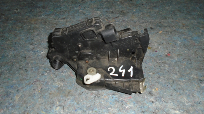 Incuietoare usa fata dreapta pentru bmw SERIA 3 E46, cod 7011242 [1]