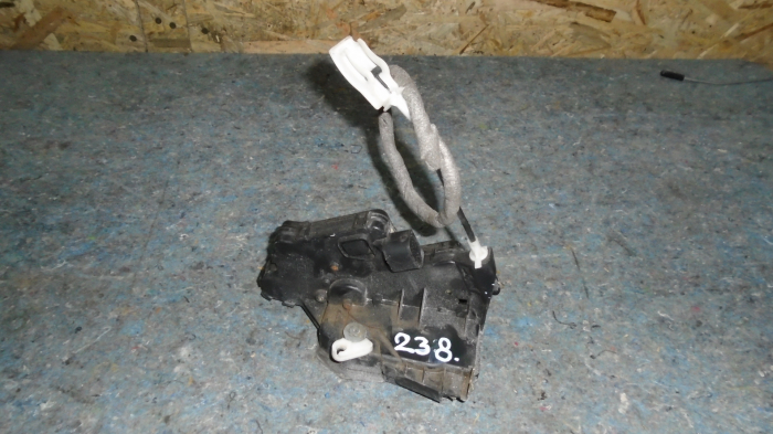 Incuietoare usa fata dreapta pentru BMW SERIA 3 E46, cod 7011244 [1]