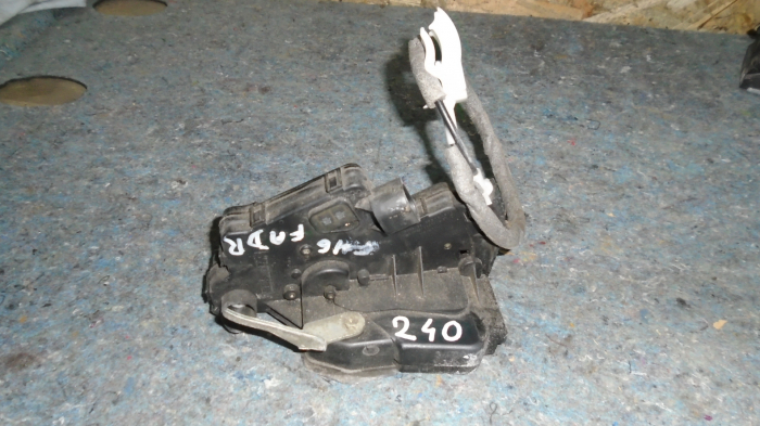 Incuietoare usa fata dreapta pentru bmw SERIA 3 E46, cod 8196032 [1]