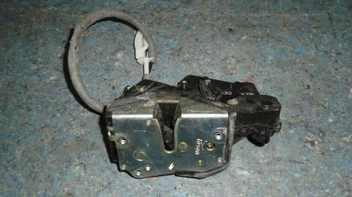 Incuietoare usa fata dreapta pentru bmw SERIA 3 E46, cod 8196032 [2]