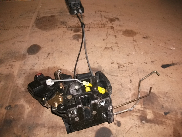 Incuietoare usa fata dreapta pentru KIA RIO JB, cod 82623-JB000 [2]