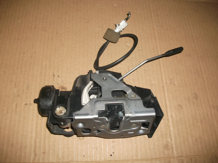 Incuietoare usa fata dreapta pentru Mercedes A-Class W168, cod A1687202035 [2]