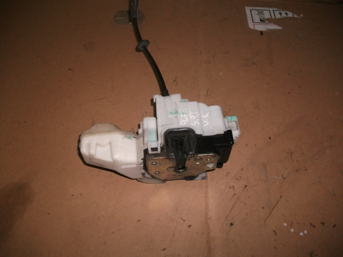 Incuietoare usa fata stanga pentru alfa Romeo 159 , cod 50513056 [2]