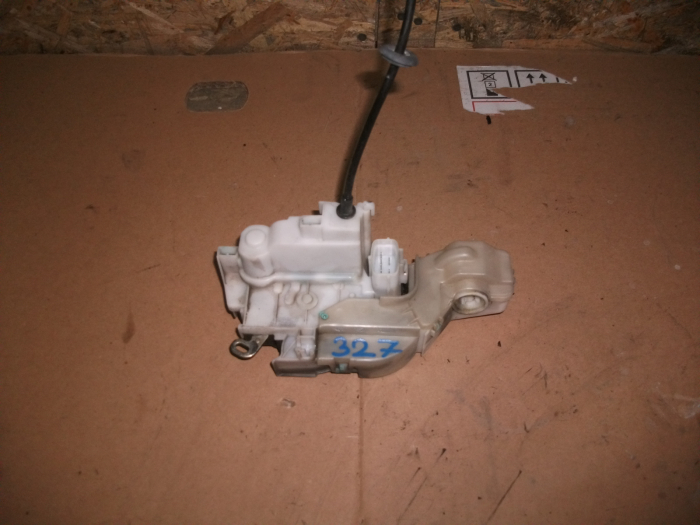 Incuietoare usa fata stanga pentru alfa Romeo 159 , cod 50513056 [1]