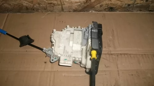 Incuietoare usa Fata Stanga pentru Audi A5 8T, cod 8J2837015C [2]