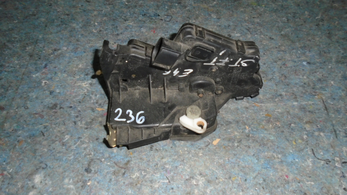 Incuietoare usa fata stanga pentru bmw SERIA 3 E46, cod 7011243 [1]