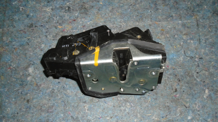 Incuietoare usa fata stanga pentru bmw SERIA 3 E46, cod 7011243 [2]